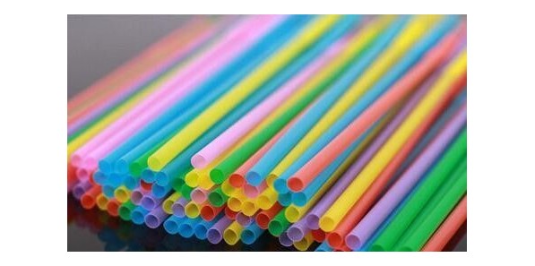 “三無”吸管是用廢塑料制作的？長期使用或可致癌