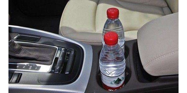 車內塑料瓶裝礦泉水經暴曬會致癌？謠言！