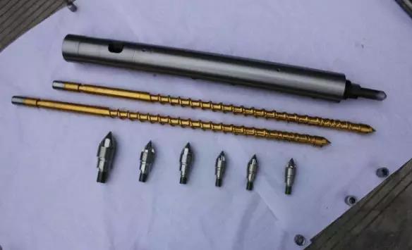 降低注塑機螺桿磨損程度需要注意的幾個方面