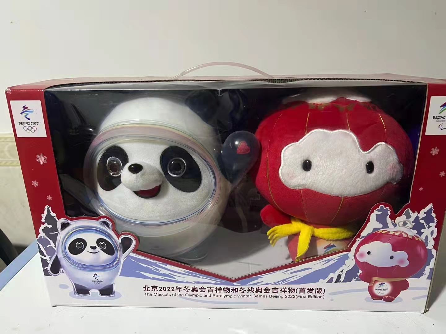 冰墩墩透明外殼是什么材料做成的，制作冰墩墩材料是什么