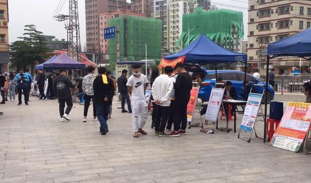 “靈活就業”人員激增之下，各大工廠上演招工難，社會究竟怎么了？