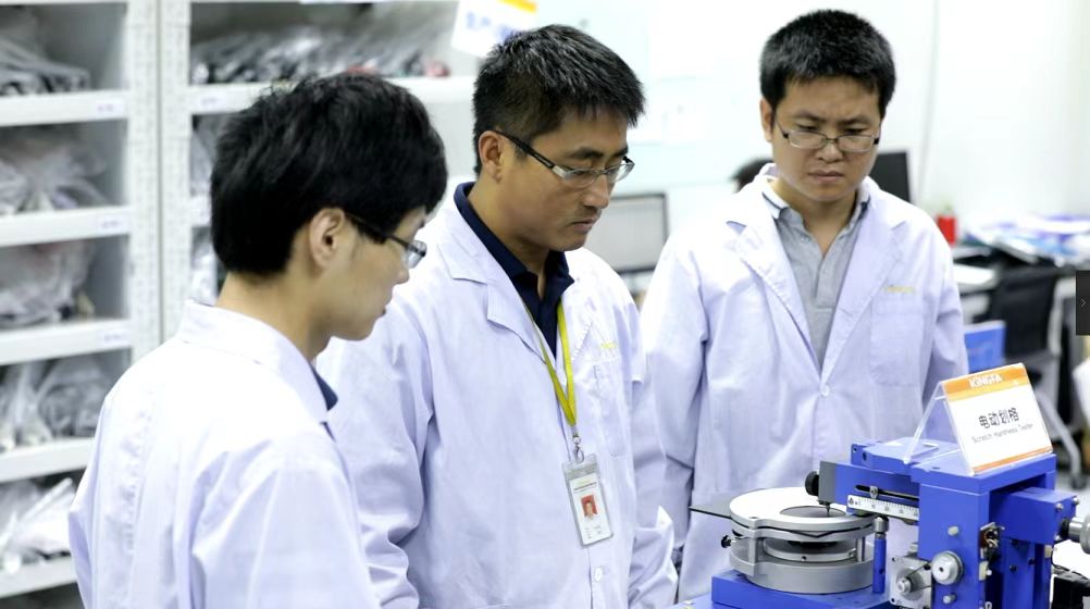他讓整車暴曬兩年過關，打破國際材料巨頭壟斷